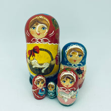 Cargar imagen en el visor de la galería, Russian 5 piece Nesting Doll Set, Large
