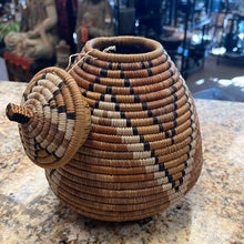 将图片加载到图库查看器，African Zulu Baskets
