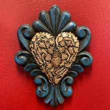 Charger l&#39;image dans la galerie, Hand Carved Milagro Heart
