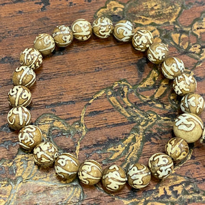 Conch Shell Wrist Mala with Om Mani