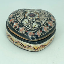 將圖片載入圖庫檢視器 Tonala Burnished Pottery Boxes

