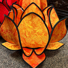 Charger l&#39;image dans la galerie, Vietnamese Silk Lotus Lamp
