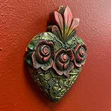 將圖片載入圖庫檢視器 Carved Milagro Heart w Roses
