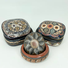 將圖片載入圖庫檢視器 Tonala Burnished Pottery Boxes
