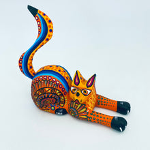 Cargar imagen en el visor de la galería, Bright Colored Small Alebrije
