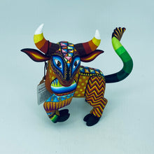 將圖片載入圖庫檢視器 Bull Alebrijes
