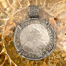Cargar imagen en el visor de la galería, Russian Imperial Romanov Dynasty Coin Pendant
