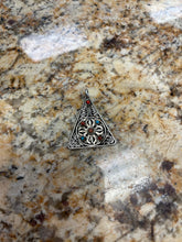 Cargar imagen en el visor de la galería, Filigree Pendants
