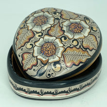 Cargar imagen en el visor de la galería, Tonala Burnished Pottery Boxes
