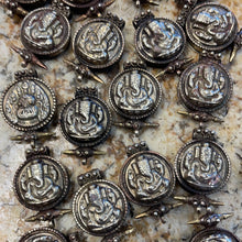 將圖片載入圖庫檢視器 Gau Pendants
