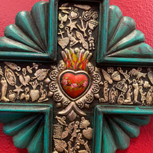 Charger l&#39;image dans la galerie, Hand Carved Milagro Cross
