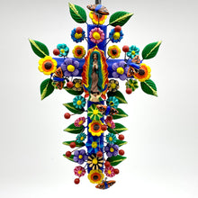 將圖片載入圖庫檢視器 Painted Clay Pieces From Metepec
