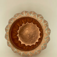 Cargar imagen en el visor de la galería, Med Scalloped Copper with inlay Vase from Santa Clara Del Cobre
