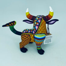 將圖片載入圖庫檢視器 Bull Alebrijes
