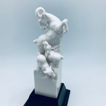 Charger l&#39;image dans la galerie, White Porcelain Zodiac Figures

