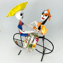 Cargar imagen en el visor de la galería, Paper Mache Couples By Carmelita
