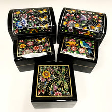 Cargar imagen en el visor de la galería, Hand Painted Lacquered Boxes, By Irma
